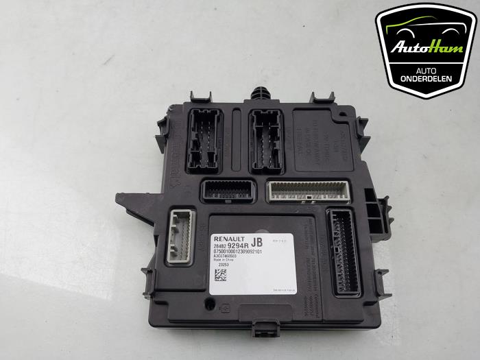 Gebruikte Bodycontrol Module Renault Arkana (RJLL) 1.6 E-Tech 145 16V Prijs € 145,00 Margeregeling aangeboden door AutoHam