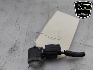 Gebruikte Parkeersensor Renault Captur II (RJB) 1.6 E-Tech 145 Prijs € 25,00 Margeregeling aangeboden door AutoHam