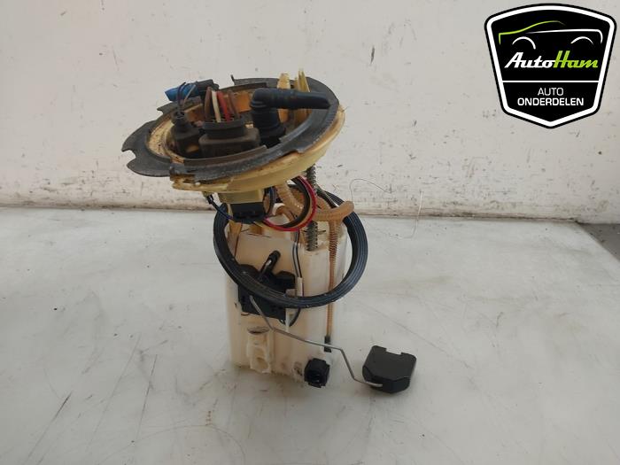 Gebruikte Tank element Pomp Volkswagen Passat (3G2) 2.0 TDI BiTurbo 16V 4Motion Prijs € 95,00 Margeregeling aangeboden door AutoHam