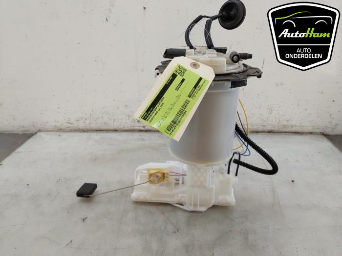 Gebruikte Tank element Pomp Toyota Yaris IV (P21/PA1/PH1) 1.5 12V Hybrid 115 Prijs € 50,00 Margeregeling aangeboden door AutoHam