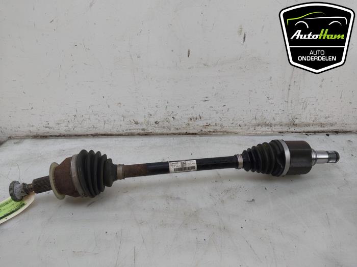 Gebruikte Aandrijfas links-voor Volkswagen Polo VI (AW1) 1.0 MPi 12V Prijs € 195,00 Margeregeling aangeboden door AutoHam