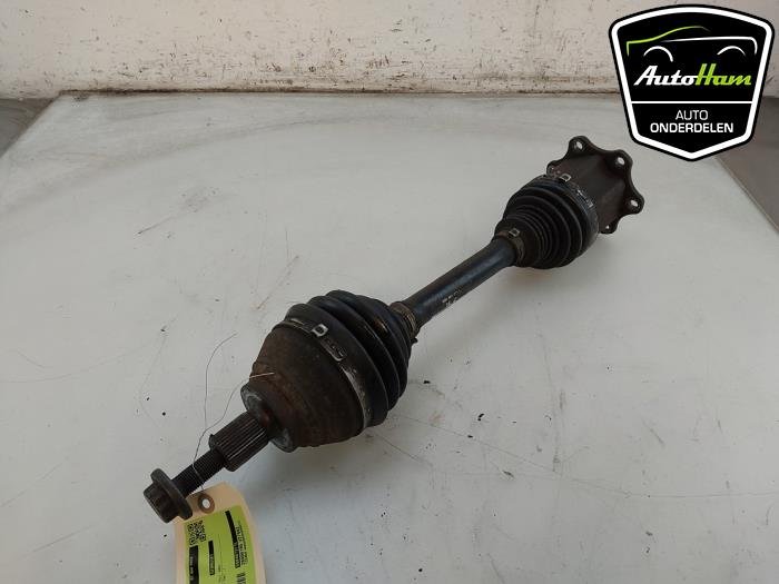 Gebruikte Aandrijfas links-voor Seat Leon (5FB) 2.0 TDI Ecomotive 16V Prijs € 95,00 Margeregeling aangeboden door AutoHam