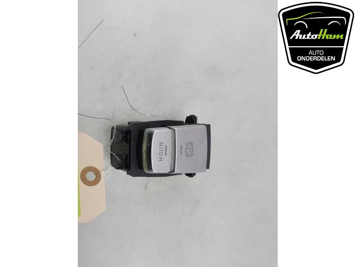 Gebruikte Handrem schakelaar BMW 5 serie Touring (F11) 523i 24V Prijs € 30,00 Margeregeling aangeboden door AutoHam