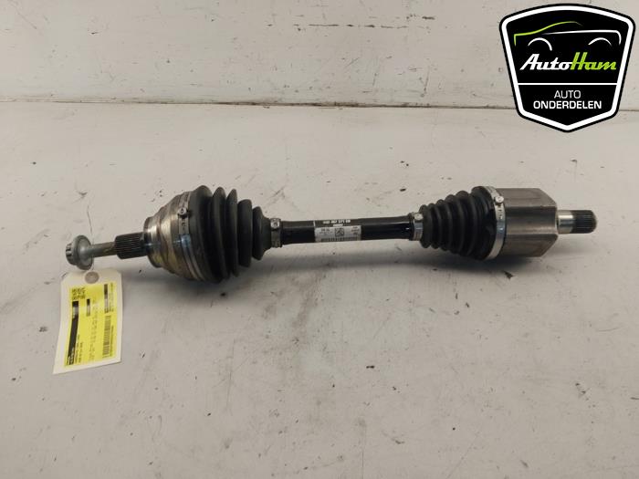 Gebruikte Aandrijfas links-voor Audi A3 Sportback (8YA) 1.5 40 TFSIe 16V Prijs € 450,00 Margeregeling aangeboden door AutoHam