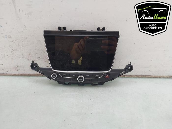 Gebruikte Display Multi Media regelunit Opel Astra K 1.0 Turbo 12V Prijs € 450,00 Margeregeling aangeboden door AutoHam