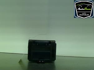 Gebruikte Display Interieur Opel Zafira (F75) 1.6 16V Prijs € 15,00 Margeregeling aangeboden door AutoHam