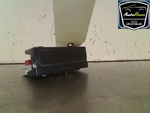 Gebruikte Display Interieur Renault Megane II Grandtour (KM) 2.0 16V Prijs € 10,00 Margeregeling aangeboden door AutoHam