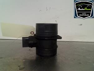 Gebruikte Luchthoeveelheidsmeter Volkswagen Jetta III (1K2) 2.0 TDI 16V Prijs € 20,00 Margeregeling aangeboden door AutoHam