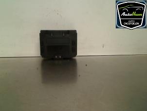 Gebruikte Display Interieur Opel Zafira (F75) 1.8 16V Prijs € 15,00 Margeregeling aangeboden door AutoHam