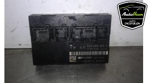 Gebruikte Centrale Deurvergrendelings Module Volkswagen Passat Variant (3C5) 1.9 TDI Prijs € 35,00 Margeregeling aangeboden door AutoHam