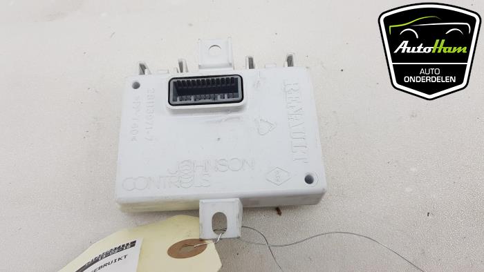 Computer Kachel van een Renault Laguna III Estate (KT) 1.5 dCi 110 2008