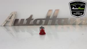 Gebruikte Gevarenlicht Schakelaar Volkswagen Jetta III (1K2) 1.9 TDI Prijs € 10,00 Margeregeling aangeboden door AutoHam