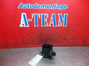 Gebruikte Luchtmassameter Mercedes C (W202) 2.2 C-220 CDI 16V Prijs € 29,99 Margeregeling aangeboden door A-Team Automotive