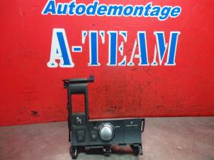 Gebruikte Handrem schakelaar Lexus CT 200h 1.8 16V Prijs € 14,99 Margeregeling aangeboden door A-Team Automotive