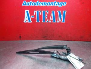 Gebruikte Ruitenwisserarm achter Mazda 3 Sport (BK) 1.6i 16V Prijs € 14,99 Margeregeling aangeboden door A-Team Automotive