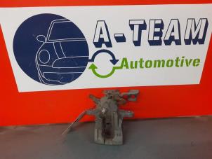 Gebruikte Remklauw (Tang) links-achter Toyota Auris (E15) 1.8 16V HSD Full Hybrid Prijs € 29,99 Margeregeling aangeboden door A-Team Automotive