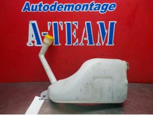 Gebruikte Ruitensproeiertank voor Renault Scénic III (JZ) 1.6 Energy dCi 130 Prijs € 14,99 Margeregeling aangeboden door A-Team Automotive