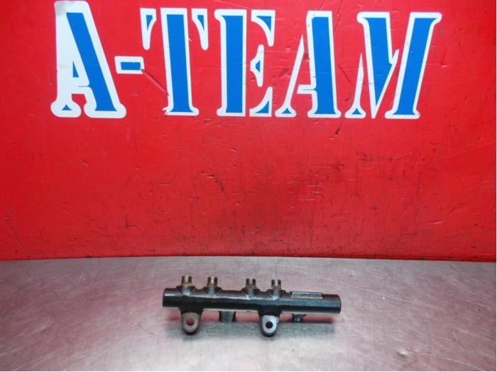 Gebruikte Injector brug Renault Clio IV (5R) 1.5 Energy dCi 90 FAP Prijs € 29,99 Margeregeling aangeboden door A-Team Automotive