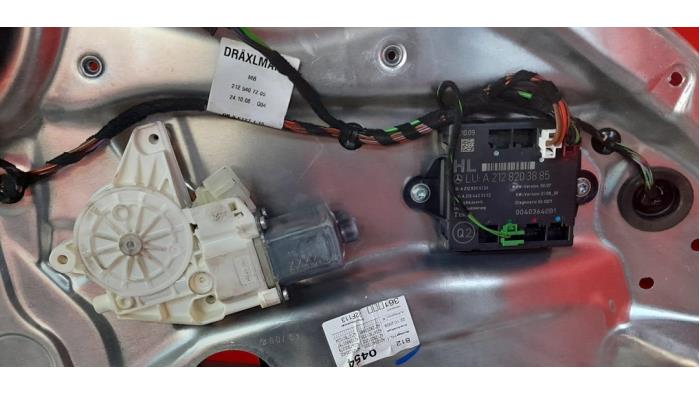 Ruitmechaniek 4Deurs links-achter van een Mercedes-Benz E (W212) E-250 CGI 16V BlueEfficiency 2011