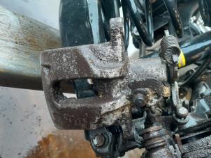 Gebruikte Remklauw (Tang) rechts-achter Toyota Auris (E18) 1.8 16V Hybrid Prijs op aanvraag aangeboden door A-Team Automotive