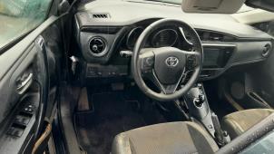 Gebruikte Raam schakelaar elektrisch Toyota Auris (E18) 1.8 16V Hybrid Prijs op aanvraag aangeboden door A-Team Automotive