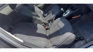 Gebruikte Voorstoel rechts Nissan Note (E12) 1.2 DIG-S 98 Prijs € 199,99 Margeregeling aangeboden door A-Team Automotive Rotterdam