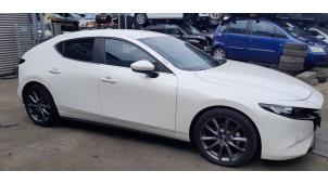 Gebruikte Sideskirt rechts Mazda 3 Sport (BP) 2.0 SkyActiv-G 122 Mild Hybrid 16V Prijs € 149,99 Margeregeling aangeboden door A-Team Automotive