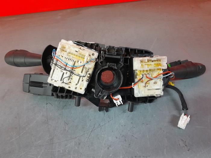 Stuurkolomschakelaar van een Renault Captur (2R) 1.3 TCE 130 16V 2019