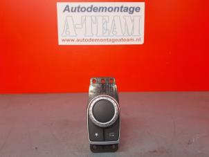 Gebruikte I-Drive knop Mercedes CLA (117.3) 1.6 CLA-180 16V Prijs € 39,99 Margeregeling aangeboden door A-Team Automotive Rotterdam