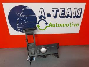 Gebruikte Handrem schakelaar Lexus CT 200h 1.8 16V Prijs € 14,99 Margeregeling aangeboden door A-Team Automotive