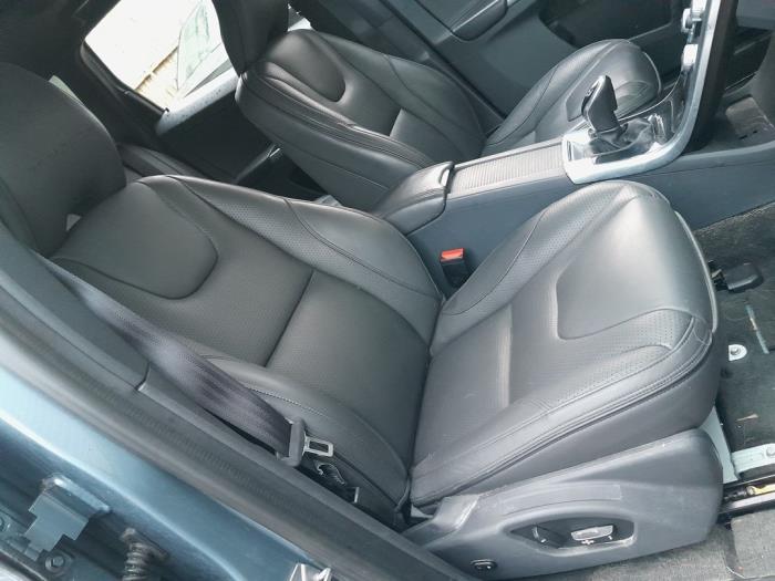 HAIRXR 2 Pièces Doublures Ceinture sécurité Voiture, pour Volvo XC60  Protection épaules Accessoires Décoration : : Auto et Moto