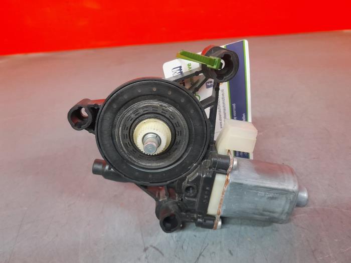 Portierruitmotor van een Volkswagen Tiguan (AD1) 1.4 TSI 16V 2018