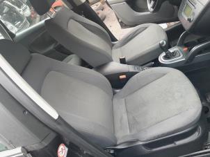 Gebruikte Voorstoel rechts Seat Toledo (5P2) 2.0 TDI 16V Prijs € 49,99 Margeregeling aangeboden door A-Team Automotive Rotterdam