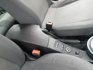 Gebruikte Armsteun Seat Toledo (5P2) 2.0 TDI 16V Prijs € 99,99 Margeregeling aangeboden door A-Team Automotive Rotterdam