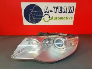 Gebruikte Linker Koplamp Volkswagen Touareg (7LA/7L6) 5.0 TDI V10 Prijs € 599,99 Margeregeling aangeboden door A-Team Automotive