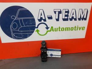 Gebruikte Elektrisch Raam Schakelaar Citroen C4 Coupé (LA) 2.0 16V Prijs op aanvraag aangeboden door A-Team Automotive