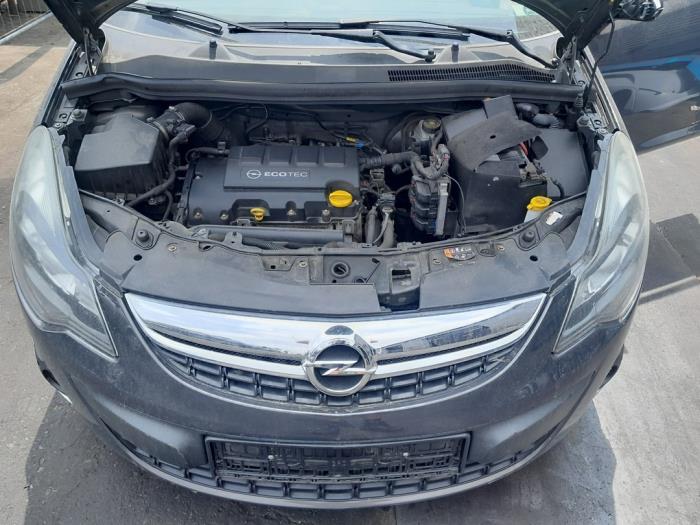 Zekeringkast van een Opel Corsa D 1.2 16V 2014