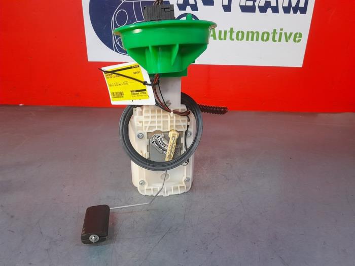 Benzinepomp van een MINI Mini Open (R57) 1.6 16V Cooper S 2012
