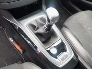 Gebruikte Versnellingspook Peugeot 308 SW (L4/L9/LC/LJ/LR) 1.2 12V e-THP PureTech 130 Prijs op aanvraag aangeboden door A-Team Automotive