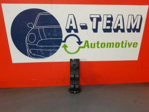 Gebruikte Ruit schakelaar elektrisch Ford Focus 2 Wagon 1.8 16V Prijs € 39,99 Margeregeling aangeboden door A-Team Automotive