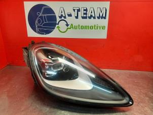Gebruikte Koplamp rechts Porsche Cayenne III (9YA) 2.9 Biturbo V6 24V S Prijs € 1.499,99 Margeregeling aangeboden door A-Team Automotive