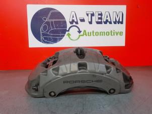Gebruikte Remklauw (Tang) links-voor Porsche Cayenne III (9YA) 2.9 Biturbo V6 24V S Prijs op aanvraag aangeboden door A-Team Automotive Rotterdam