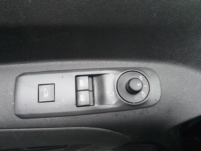 Electric window switch Peugeot Partner