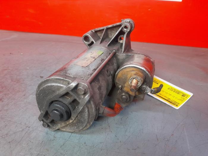 Startmotor van een Renault Master II (FD/HD) 1.9 dCi 2002