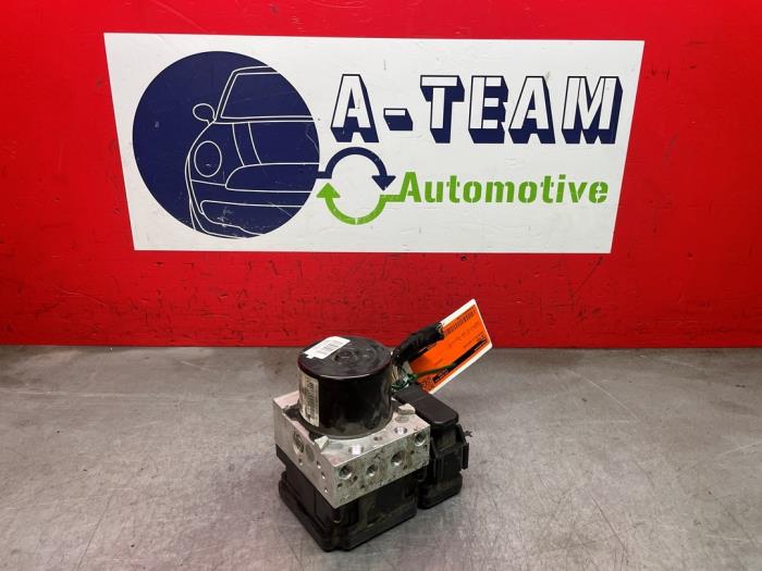 Gebruikte ABS Pomp Volvo V40 (MV) 2.0 D3 16V Prijs € 149,99 Margeregeling aangeboden door A-Team Automotive