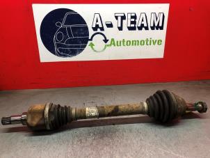 Gebruikte Aandrijfas links-voor Peugeot 208 I (CA/CC/CK/CL) 1.6 Blue HDi 75 16V Prijs € 19,99 Margeregeling aangeboden door A-Team Automotive