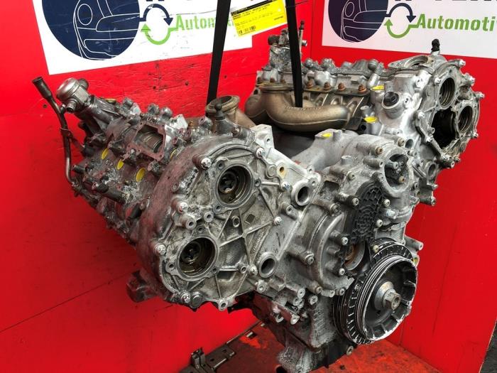 Motor van een Mercedes-AMG C AMG (C205) 4.0 C-63 S AMG V8 Biturbo 2016