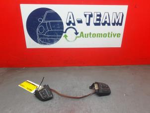 Gebruikte Radiobediening Stuur Seat Leon (1P1) 1.4 TSI 16V Prijs € 49,99 Margeregeling aangeboden door A-Team Automotive Rotterdam