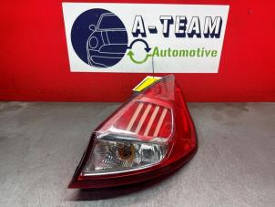 Gebruikte Achterlicht rechts Ford Fiesta 6 (JA8) 1.5 TDCi Prijs € 29,99 Margeregeling aangeboden door A-Team Automotive