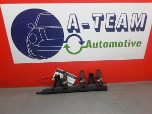 Gebruikte Injector brug Citroen C4 Cactus (0B/0P) 1.2 PureTech 82 12V Prijs € 29,99 Margeregeling aangeboden door A-Team Automotive